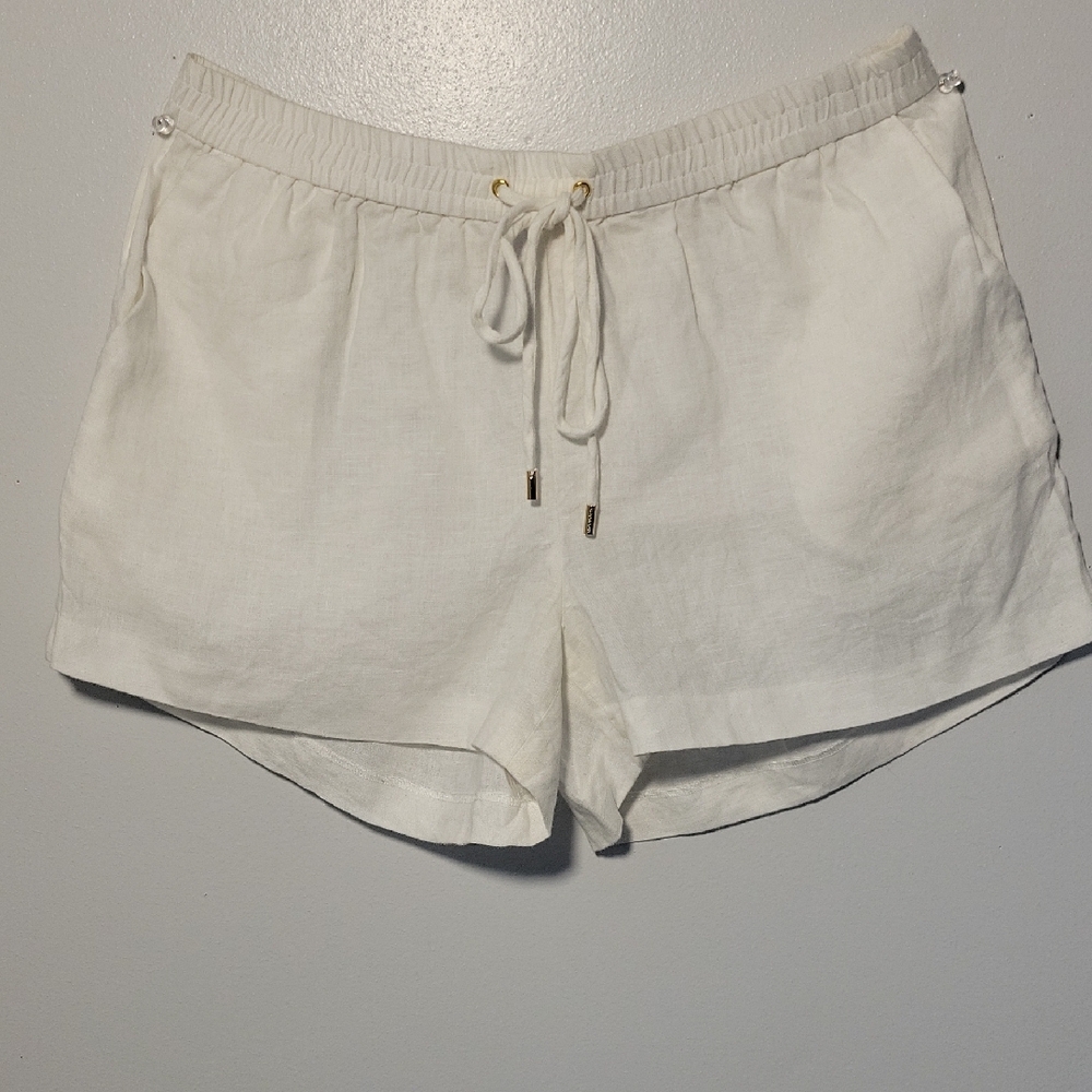 MICHAEL KORS White Shorts with Cuffed Hem